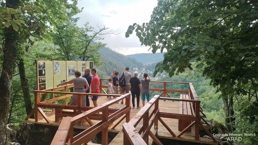 Obiectiv turistic Moneasa - belvedere-02