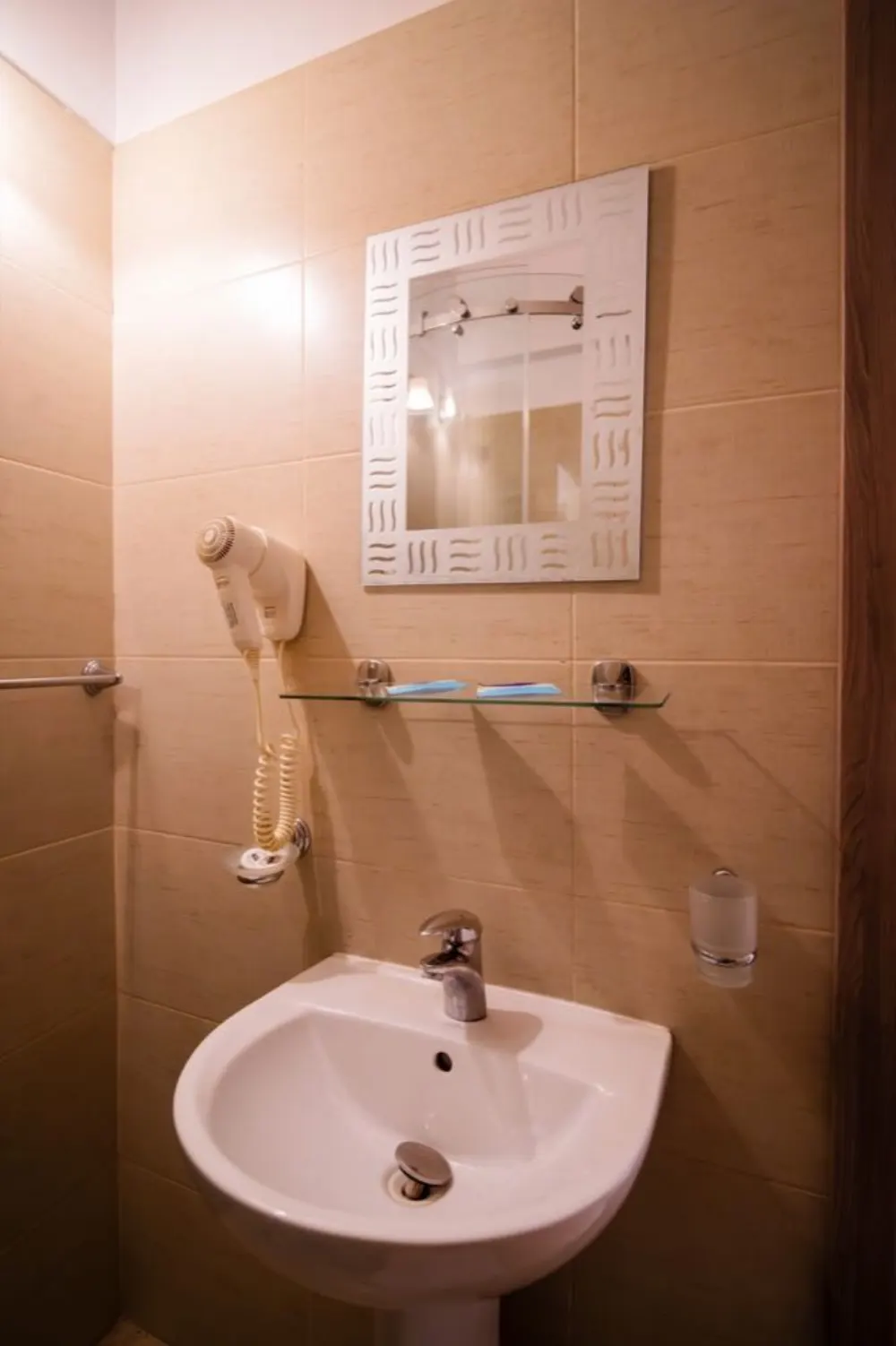 Baie privată modernă cu finisaje premium #3